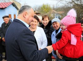 Președintele Igor Dodon a efectuat o vizită la două grădinițe din raionul Dondușeni