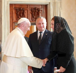 Președintele Republicii Moldova, Igor Dodon a  avut o întrevedere cu Suveranul Pontif, Sanctitatea Sa Papa Francisc