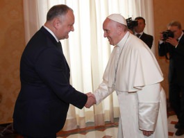 Președintele Republicii Moldova, Igor Dodon a  avut o întrevedere cu Suveranul Pontif, Sanctitatea Sa Papa Francisc