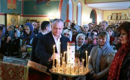 Igor Dodon took part in the Divine Liturgy at the the Church of the Holy Great Martyr Catherine in Rome