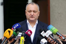 The President of the Republic of Moldova, Igor Dodon, accompanied by the First Lady of Galina Dodon, left their voice for the resignation of the mayor of the capital, Dorin Chirtoaca