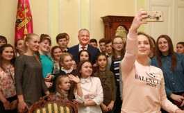 Dozens of children from both banks of the Dniester visited the President's residence in Chisinau and Condrita