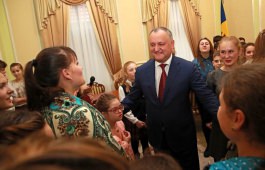 Dozens of children from both banks of the Dniester visited the President's residence in Chisinau and Condrita