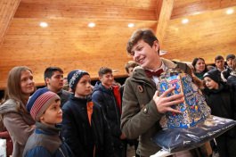 Dozens of children from both banks of the Dniester visited the President's residence in Chisinau and Condrita