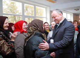 Igor Dodon a vizitat grădinițele de copii din satele Vădeni și Volovița, raionul Soroca