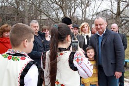 Igor Dodon a vizitat grădinițele de copii din satele Vădeni și Volovița, raionul Soroca