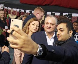 Igor și Galina Dodon au participat la Tîrgul Caritabil de Iarnă