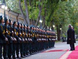 President Nicolae Timofti participated in the official welcoming ceremony of the Estonian President Toomas Hendrik Ilves