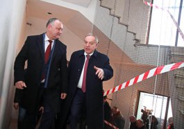 The President of the Republic of Moldova, Igor Dodon, together with the former Ambassador of the Republic of Turkey Hulusi Kilic, started the work on the repair and restoration of the building of the Presidency of the Republic of Moldova.