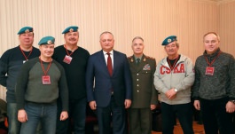 Igor Dodon a participat la festivitatea cu prilejul Zilei veteranilor forțelor armate și organelor de drept   