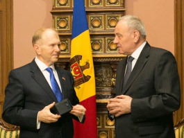 Nicolae Timofti a avut o întrevedere cu ambasadorul SUA, William H. Moser, căruia i-a transmis, pentru Muzeul Memorial al Holocaustului, extrase din 17 dosare judiciare din arhiva SIS