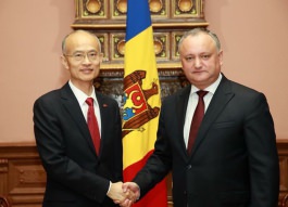 Președintele Igor Dodon a avut o întrevedere cu Ambasadorul Extraordinar și Plenipotențiar al Republicii Populare Chineze în Republica Moldova