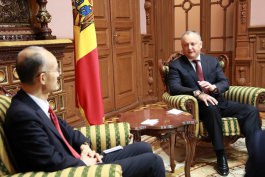 Președintele Igor Dodon a avut o întrevedere cu Ambasadorul Extraordinar și Plenipotențiar al Republicii Populare Chineze în Republica Moldova