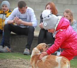 Familia Zaharia din satul Rîșcova, raionul Criuleni, a primit cheile de la o casă nouă