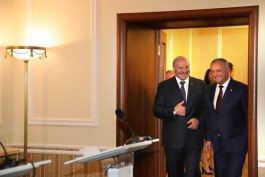 Președintele Republicii Moldova, Igor Dodon, a avut o întrevedere cu Preşedintele Republicii Belarus, Aleksandr Lukaşenko, aflat în Moldova la invitaţia șefului statului nostru