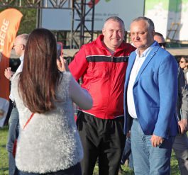 Igor Dodon împreună cu familia a participat la maratonul pe distanța de 15 km în cadrul Festivalului de sport și muzică “Hai, Haiduci!”