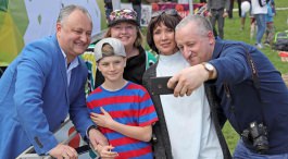 Igor Dodon împreună cu familia a participat la maratonul pe distanța de 15 km în cadrul Festivalului de sport și muzică “Hai, Haiduci!”