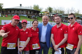 Igor Dodon împreună cu familia a participat la maratonul pe distanța de 15 km în cadrul Festivalului de sport și muzică “Hai, Haiduci!”