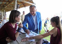 Igor Dodon împreună cu familia a participat la maratonul pe distanța de 15 km în cadrul Festivalului de sport și muzică “Hai, Haiduci!”