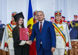 Președintele Republicii Moldova a înmînat „Diploma de Onoare” celor mai buni absolvenți de liceu din țară