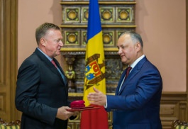 Președintele Republicii Moldova a înmînat „Ordinul de Onoare” lui Serghei Marcoci și Diploma de Onoare lui Marcel Roșca