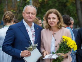 Igor Dodon participated in the National Costume Festival