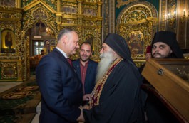 Igor Dodon a întîmpinat moaștele Marelui Mucenic și Tămăduitor Pantelimon de pe Muntele Athos