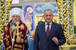 Igor Dodon a întîmpinat moaștele Marelui Mucenic și Tămăduitor Pantelimon de pe Muntele Athos