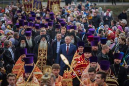 Президентская чета посетила несколько церквей Единецкого района, в которых выставлены мощи Св. Пантелеймона