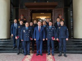 Președintele Republicii Moldova a decorat un grup de salvatori și pompieri