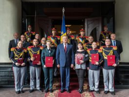 Igor Dodon a conferit distincții de stat și Diploma de Onoare a Președintelui RM unui grup de militari ai Orchestrei Prezidențiale