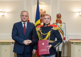 Igor Dodon a conferit distincții de stat și Diploma de Onoare a Președintelui RM unui grup de militari ai Orchestrei Prezidențiale