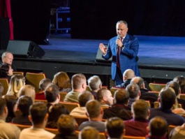 Igor Dodon had a meeting with Moldovan diaspora in Saint Petersburg