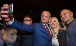 Igor Dodon a avut o întrevedere cu reprezentanții diasporei moldovenești din Sankt Petersburg