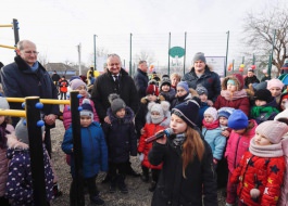 Глава государства принял участие в открытии спортивного комплекса в городе Унгены