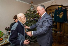 Șeful statului a conferit ”Ordinul Republicii” unui veteran care a împlinit 100 de ani 