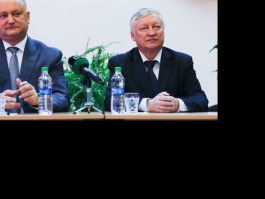 Igor Dodon și Anatolii Karpov au participat la deschiderea Campionatulului Moldovei la șah între echipe de cadeți