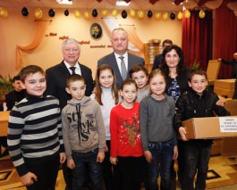 Igor Dodon și Anatolii Karpov au participat la deschiderea Campionatulului Moldovei la șah între echipe de cadeți