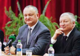 Igor Dodon și Anatolii Karpov au participat la deschiderea Campionatulului Moldovei la șah între echipe de cadeți