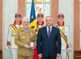 Șeful statului a conferit Crucea comemorativă „Participant la acțiunile de luptă din Afganistan (1979-1989)” unui grup de veterani