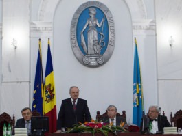 Nicolae Timofti a participat la lansarea cărții „Labirintul destinului”, semnată de primul președinte al Republicii Moldova, Mircea Snegur