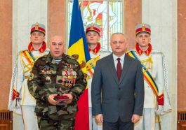 Igor Dodon a înmînat înalte distincții de stat unui grup de cetățeni ai Republicii Moldova