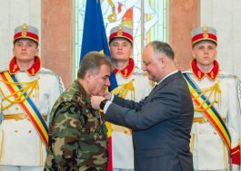 Igor Dodon a înmînat înalte distincții de stat unui grup de cetățeni ai Republicii Moldova