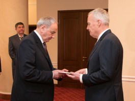 President Nicolae Timofti receives letters of accreditation from five envoys