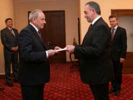 President Nicolae Timofti receives letters of accreditation from five envoys