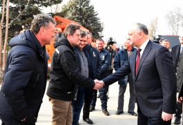 Președintele Igor Dodon a participat la prezentarea autospecialelor ”Kamaz” oferite de Federația Rusă