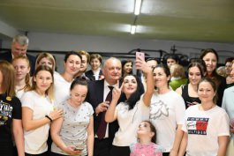 Igor Dodon a vizitat Gimnaziul „Mihail Tanasoglo” din satul Chirsova, mun. Comrat