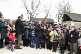 Глава государства принял участие в открытии спортивного комплекса в селе Бырлэдень Окницкого района