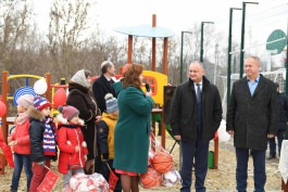 Глава государства принял участие в открытии спортивного комплекса в селе Бырлэдень Окницкого района