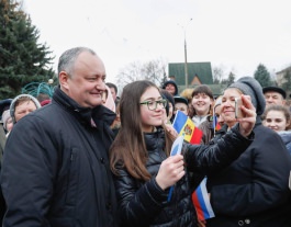 Igor Dodon a oferit un autocamion de tip ”KAMAZ” orașului Cupcini din raionul Edineț